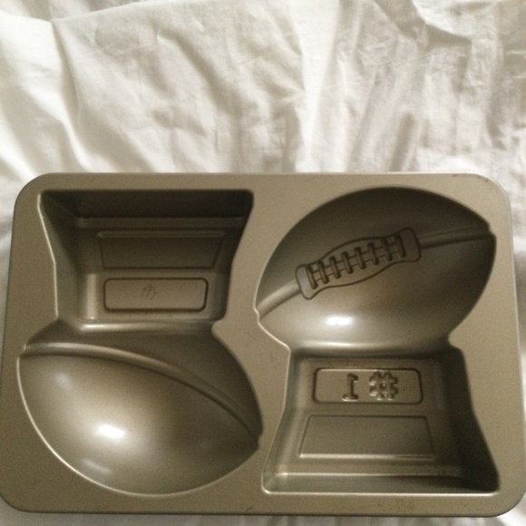 Nordic Ware Championship Cake pan